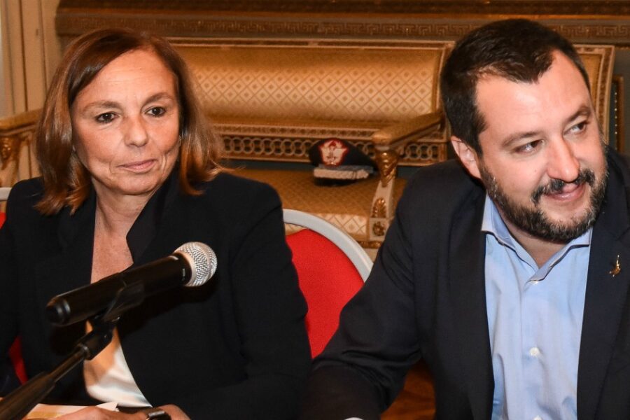Amnesty condanna l’Italia, sui migranti nessuna differenza tra Salvini e Lamorgese