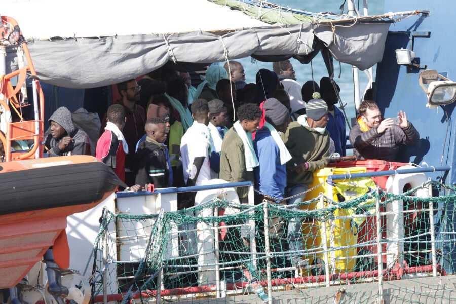 Migranti a Lampedusa, dal Viminale tre navi-quarantena per svuotare gli hotspot