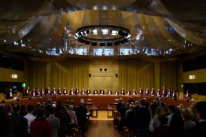 Storica sentenza della Corte di Giustizia Europea: le toghe onorarie vanno equiparate ai magistrati