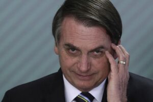 Brasile, il presidente negazionista Bolsonaro soffre sintomi del covid
