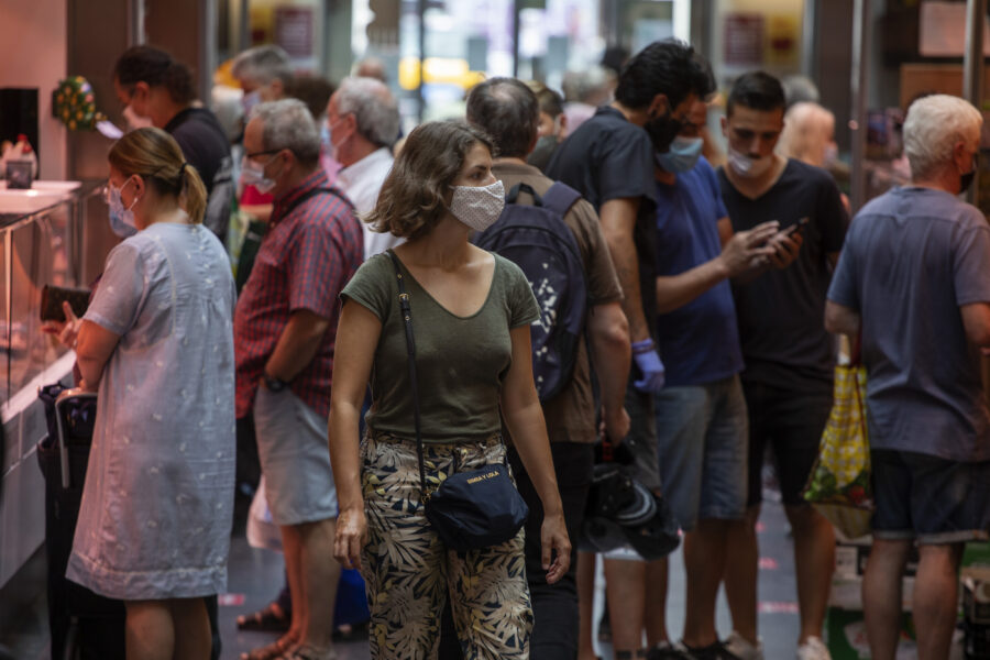 Spagna, 201 focolai attivi: preoccupa la situazione in Catalogna