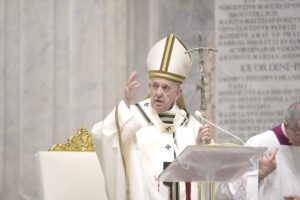 Terremoto nella Basilica Vaticana, Francesco azzera uffici e amministrazione: “Basta sprechi e opacità”