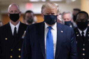 Coronavirus, Trump agli americani: “Peggiorerà, abituatevi alla mascherina”