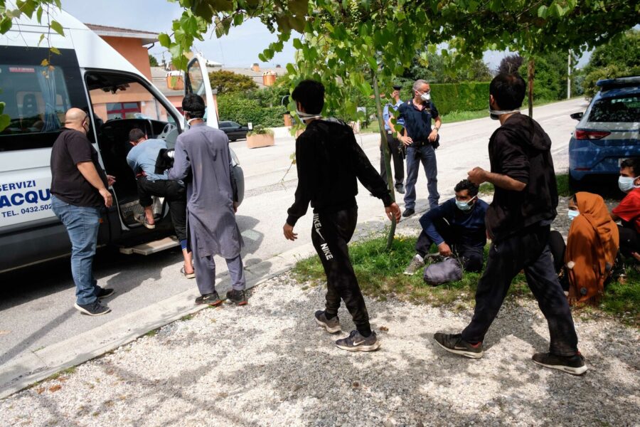 Migranti in fuga a Caltanissetta, ritrovati 125. Musumeci: “Rispetto per la Sicilia, non è una colonia”