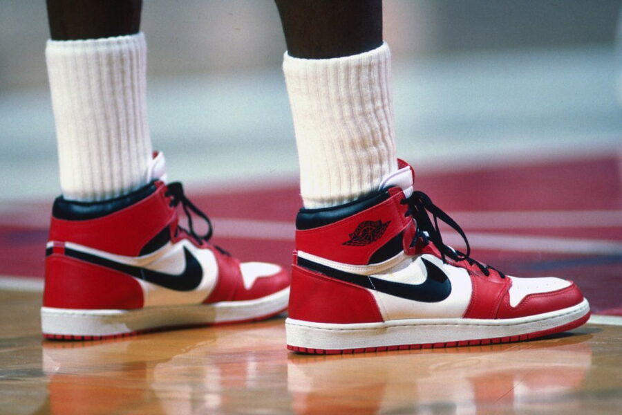 Le scarpe di Michael Jordan vendute per 615mila dollari: sono le sneaker  più costose della storia - Il Riformista