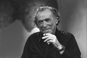 Cento anni fa nasceva Charles Bukowski: una vita tra scotch, puttane e bassifondi