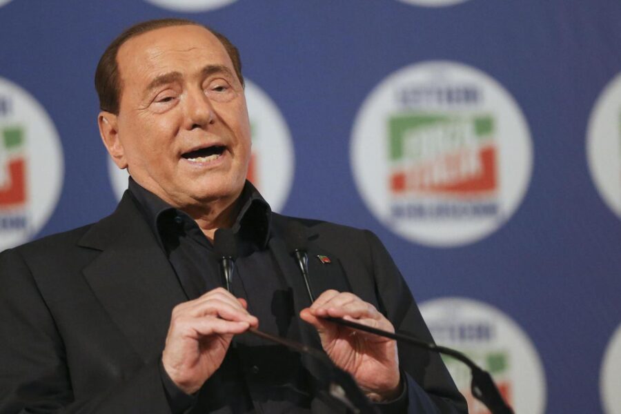 Paura per Silvio Berlusconi, l’ex premier ricoverato per problemi cardiaci