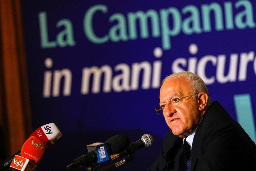 Regionali Campania, i risultati definitivi: plebiscito per De Luca contro Caldoro, flop dei 5 Stelle