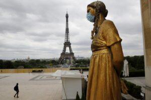 Coronavirus, oltre la metà della Francia è ‘zona rossa’: negli Usa sfiorate le 200mila vittime