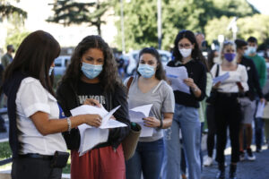 Rapport Svimez: in Campania cresce il Pil ma è boom di contratti part-time e di studenti in fuga al Nord