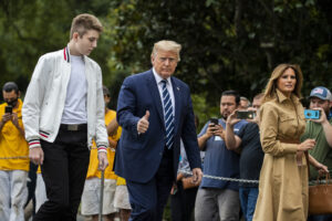 Trump, anche il figlio 14enne Barron è stato positivo al Coronavirus: “Ora è guarito”