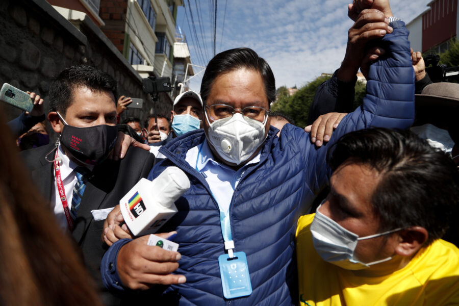 Bolivia, il socialista Luis Arce eletto nuovo presidente: “Grato al popolo per sostegno e fiducia”