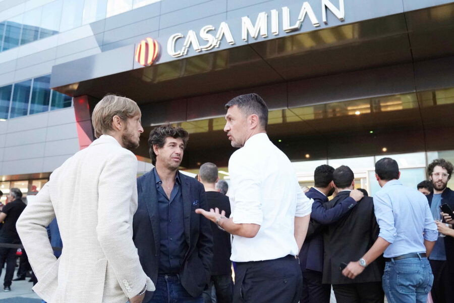 ESCLUSIVA MILAN 
Foto LaPresse – Spada
12 Settembre 2018 – Casa Milan , Milano (Italia) – 
A.C. Milan – Stagione 2018-2019 – Inaugurazione Casa Milan Bistrot (Fourghetti)
Nella foto: Paolo Maldini Demetrio Albertini Ambrosini

EXCLUSIVE MILAN 
Photo LaPresse – Spada
September 12 , 2018 Milan (Italy) 
Sport Soccer
A.C. Milan – Season 2018-2019- Casa Milan Bistrot (Fourghetti)
In the pic: Paolo Maldini Demetrio Albertini Ambrosini