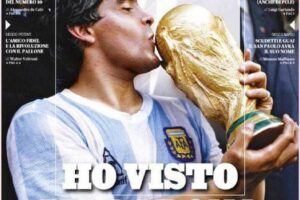 Maradona, la morte del ‘Pibe de Oro’ sulle prime pagine di tutto il mondo: la photogallery