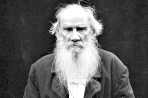 La lezione di Tolstoj, bisogna riconoscere il male e non attribuirlo agli altri