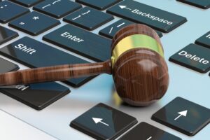 “Sito del Tribunale in tilt, avvocati costretti a scambiare informazioni in chat”, l’accusa di una penalista
