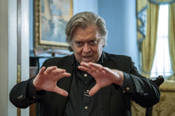 Steve Bannon ha chiesto la decapitazione di Anthony Fauci e del capo dell’Fbi “come monito”