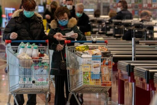 Luoghi dove è più probabile contagiarsi, i supermercati in testa alla lista