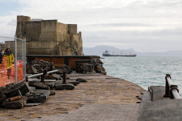 Foto Fabio Sasso/LaPresse
29/12/2020 Napoli – ItaliaCronacaNapoli, violenta mareggiata invade il lungomare: pesanti i danniNella foto: i danniPhoto Fabio Sasso/LaPresse29/12/2020 Naples – ItalyNewsNaples, violent sea storm invades the waterfront: heavy damageIn the photo: the damage