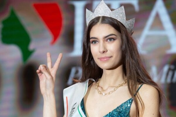 Chi è Martina Sambucini, la 19enne Miss Italia dell’anno del Covid