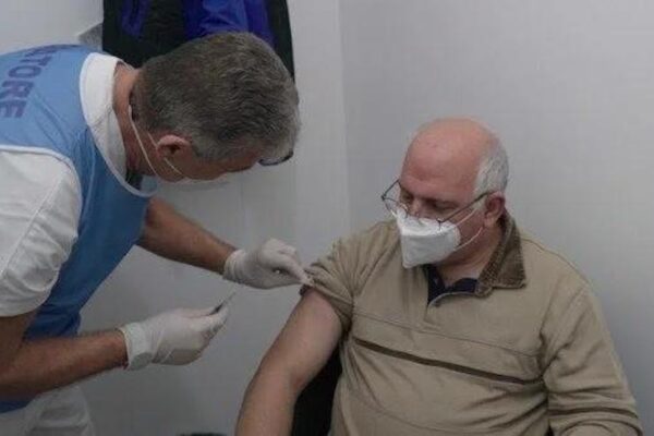 Coronavirus, anche Ascierto si vaccina: “Siamo a 100 metri dal traguardo”