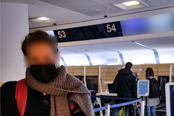 Documenti in olandese, low cost nega l’imbarco: riesce a salire a bordo solo grazie alla Polizia