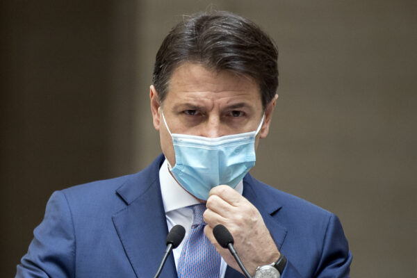 Foto Roberto Monaldo / LaPresse
25-10-2020 Roma
Politica
Palazzo Chigi – Il Presidente del Consiglio Giuseppe Conte illustra il nuovo Dpcm con le misure contro l’emergenza Covid-19
Nella foto Giuseppe Conte

Photo Roberto Monaldo / LaPresse 
25-10-2020 Rome (Italy) 
Chigi palace – Press conference of the Prime Minister Giuseppe Conte on the new Prime Minister’s Decree 
In the pic Giuseppe Conte