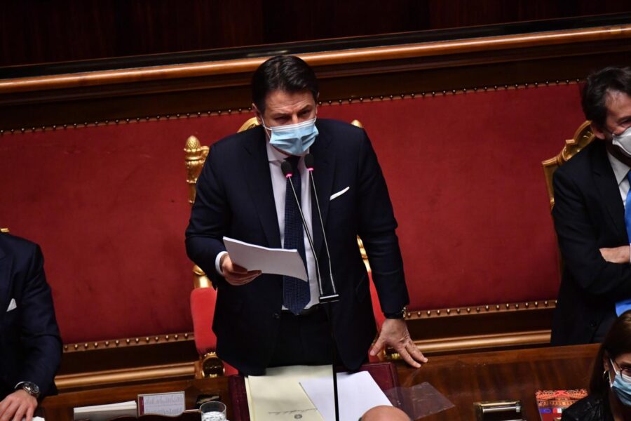 Conte al Senato per la fiducia: “Da Italia Viva attacchi scomposti, nuovo vincolo politico con chi ha a cuore il Paese”