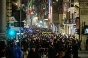 Foto Mauro Scrobogna /LaPresse
30-01-2021 Roma , Italia
Cronaca
Centro affollamenti
Nella foto: frequentatissima Via del Corso 

Photo Mauro Scrobogna /LaPresse
January 30, 2021  Rome, Italy
News
In the photo: very popular Via del Corso