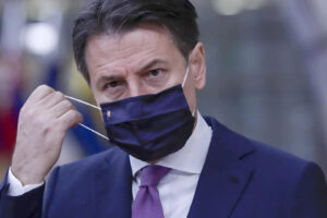 Crisi di governo, Conte non trova costruttori e Renzi si dice disponibile: “Ripartiamo”