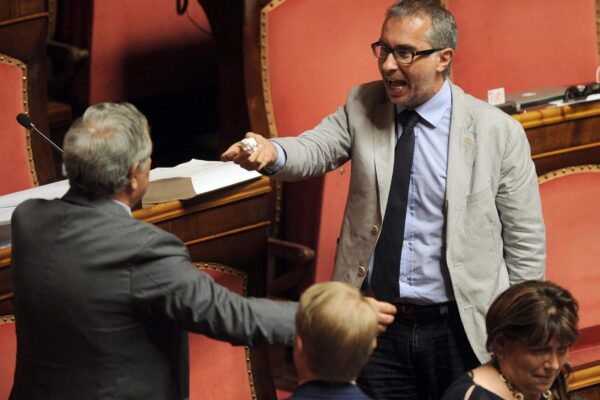 Chi è Lello Ciampolillo, il senatore del ‘Var’ protagonista della bagarre in Senato