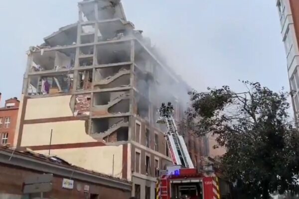 Forte esplosione a Madrid, saltati in aria tre piani di un edificio: almeno 2 morti