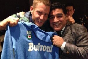 Lapo Elkann a sorpresa: “Napoli mia seconda squadra, Maradona era il mio idolo indiscusso”