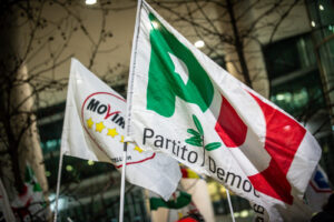 Il patto tra Pd e M5S affonda il futuro di Napoli