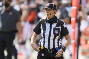 Chi è Sarah Thomas, la prima donna ad arbitrare il Super Bowl