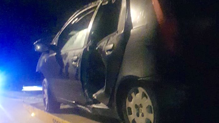 Muore 23enne nello schianto in auto, feriti fratello e fidanzata: “Matteo ti portiamo nel cuore”