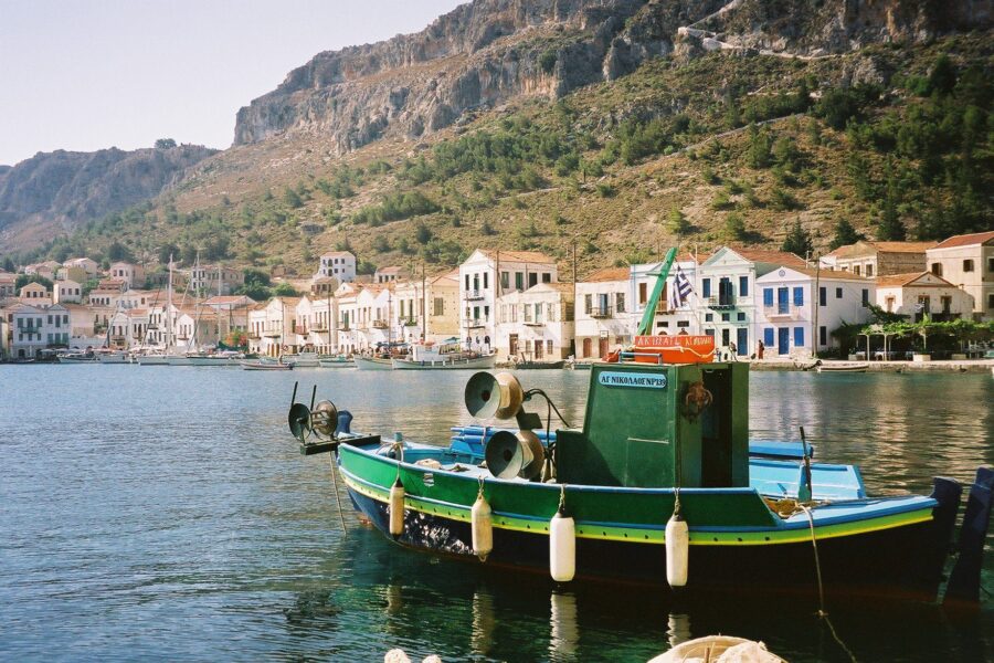 È in Grecia la prima isola Covid free: tutti vaccinati a Kastellorizo, il set del film Mediterraneo