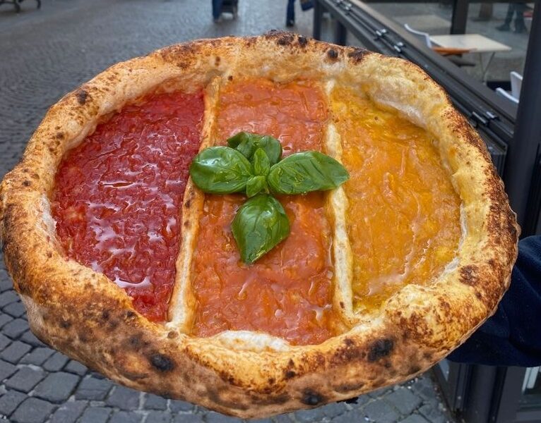 Nasce la pizza “tricolore Covid”: rossa, arancione e gialla