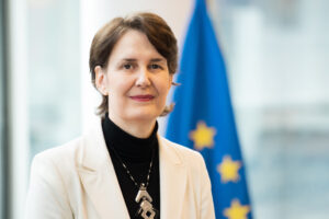 Chi è Sandra Gallina, la negoziatrice per i vaccini in Europa criticata da Burioni: “Laureata alla scuola interpreti”