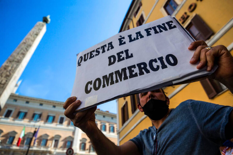 Commercianti in ginocchio: senza incassi e tartassati dalle tasse