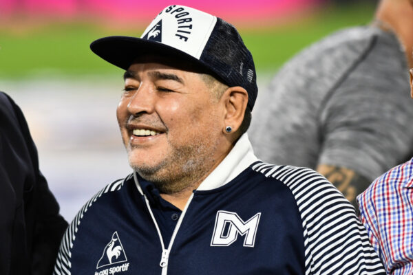 Maradona “poteva essere salvato”, il Pibe morto dopo 12 ore di agonia: la perizia dei medici