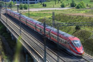 Frecciarossa, lunedì nero per l’alta velocità: “Ritardi da nord a sud fino a 200 minuti”