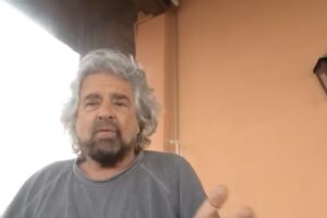 Beppe Grillo torna a provocare il PD allo sfascio: “Mi propongo come segretario elevato”