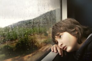 Disturbi del sonno e paure, gli effetti del Covid sui bambini: i consigli della psicologa su come affrontarli