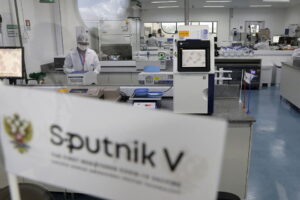 Il vaccino Sputnik arriva a Napoli: chiuso l’accordo tra Regione Campania e i russi