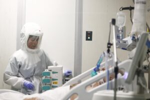 Il Coronavirus accelera, indice Rt nazionale sale a 1,06: prima volta sopra l’1 dopo sette settimane