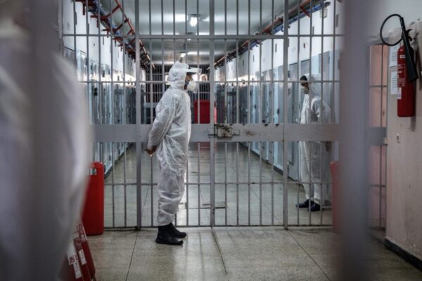 “Il piano vaccinale nelle carceri funziona, adesso immunizzare tutti i detenuti”, parla il garante Ciambriello