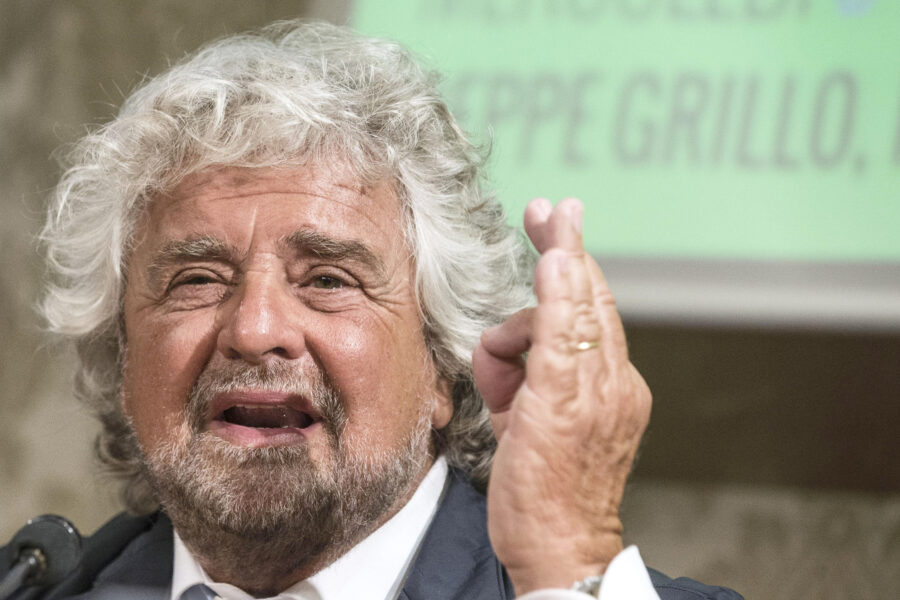 Beppe Grillo, assist ai lavoratori non vaccinati: “Stato paghi i tamponi, serve pacificazione”