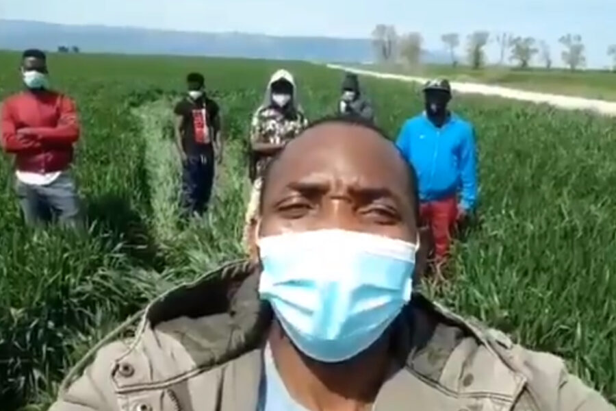 Fucilate dal suv in corsa, migrante ferito al volto: “Non è un episodio isolato”