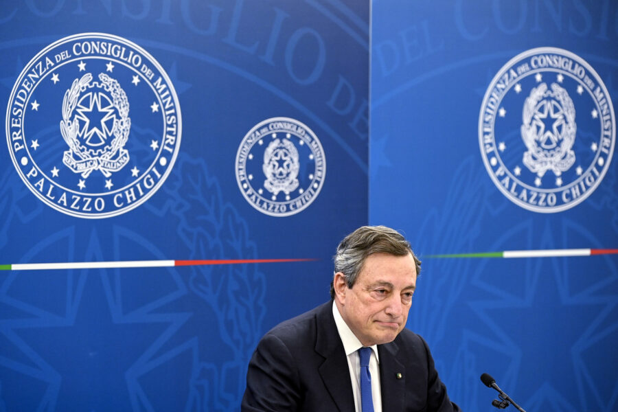 Draghi riaccende il motore dell’Italia: riaperture, soldi e diplomazia